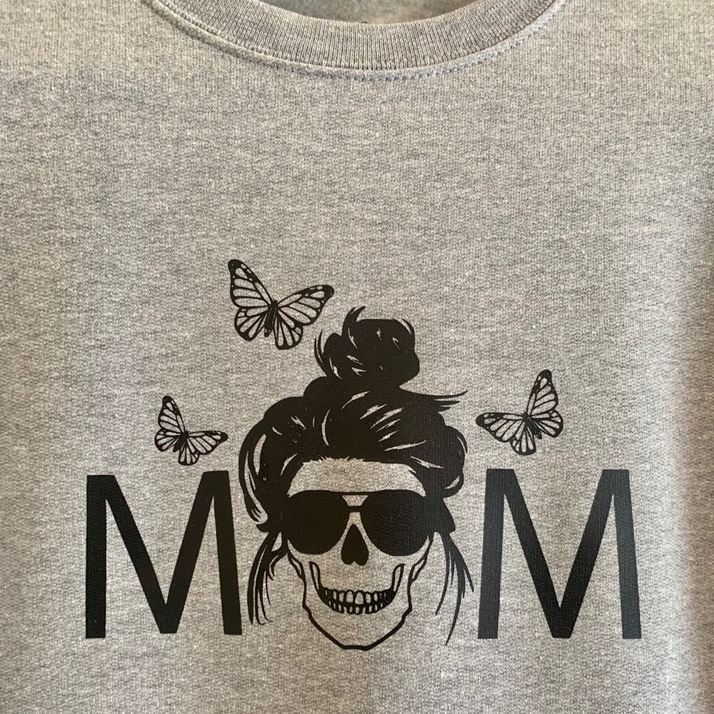 MOM skull crewnecks/hoodies!